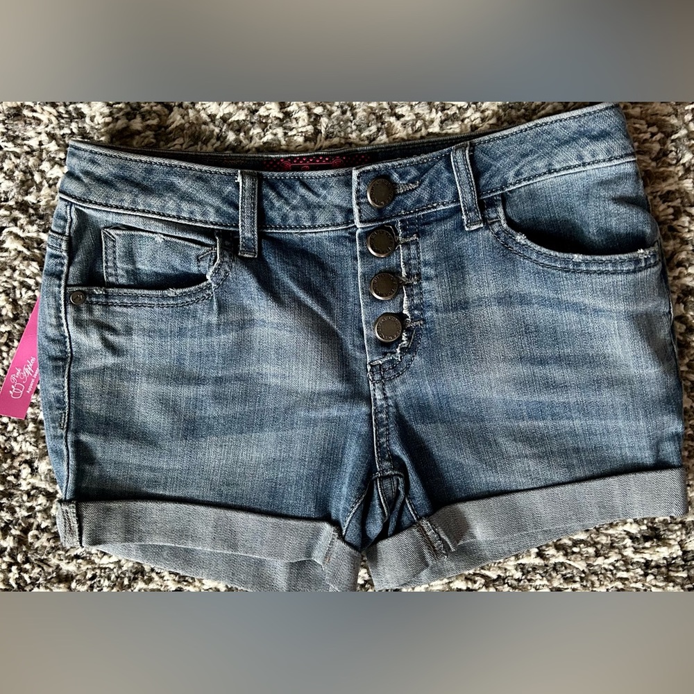 Shorts juniors distressed denim size 5/6 shorts. NWT